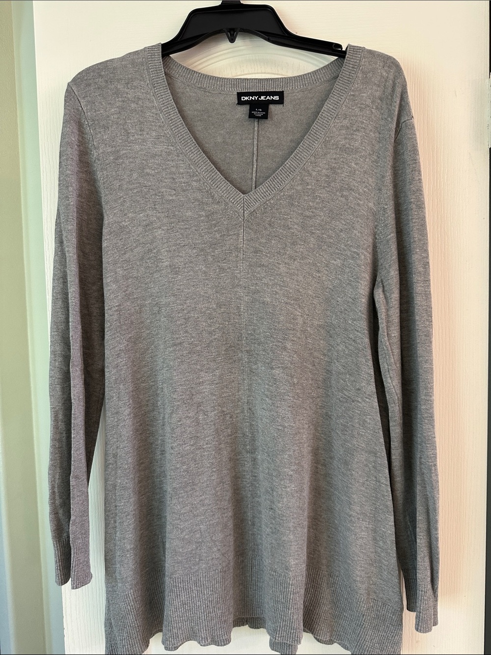 Dkny Heather Gray V-Neck Long Sleeve Sweater